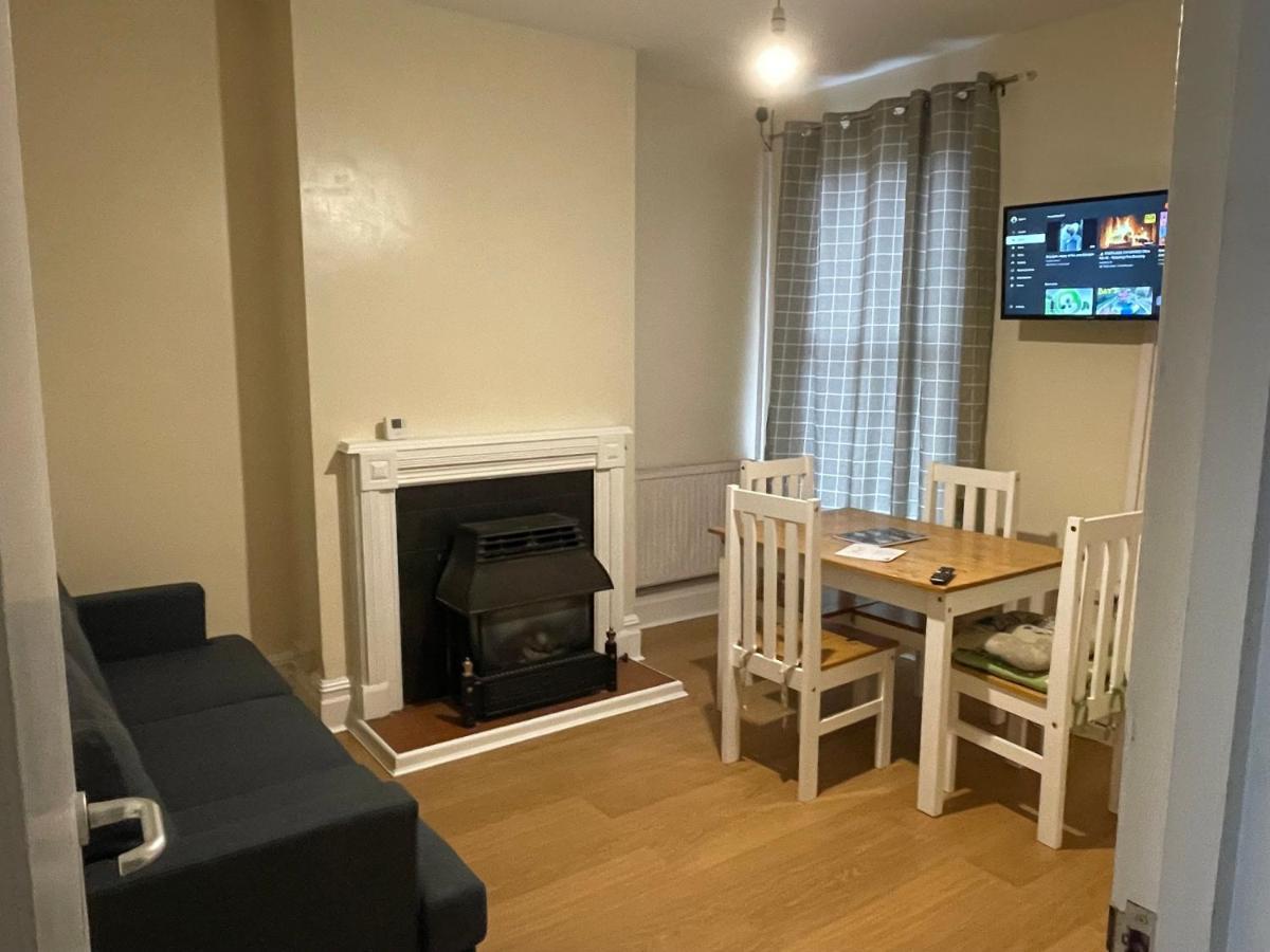 Rooms In A Victorian Comfortable 4-Bedroom House In Milton Keynes Rooms Not En-Suites Wolverton  Eksteriør billede