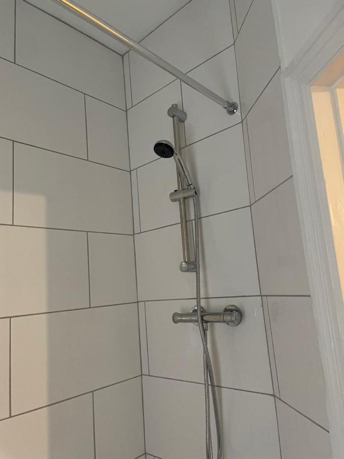 Rooms In A Victorian Comfortable 4-Bedroom House In Milton Keynes Rooms Not En-Suites Wolverton  Eksteriør billede