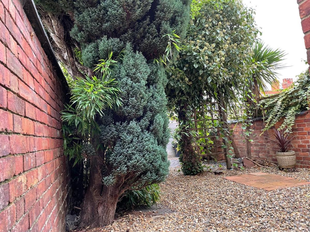 Rooms In A Victorian Comfortable 4-Bedroom House In Milton Keynes Rooms Not En-Suites Wolverton  Eksteriør billede