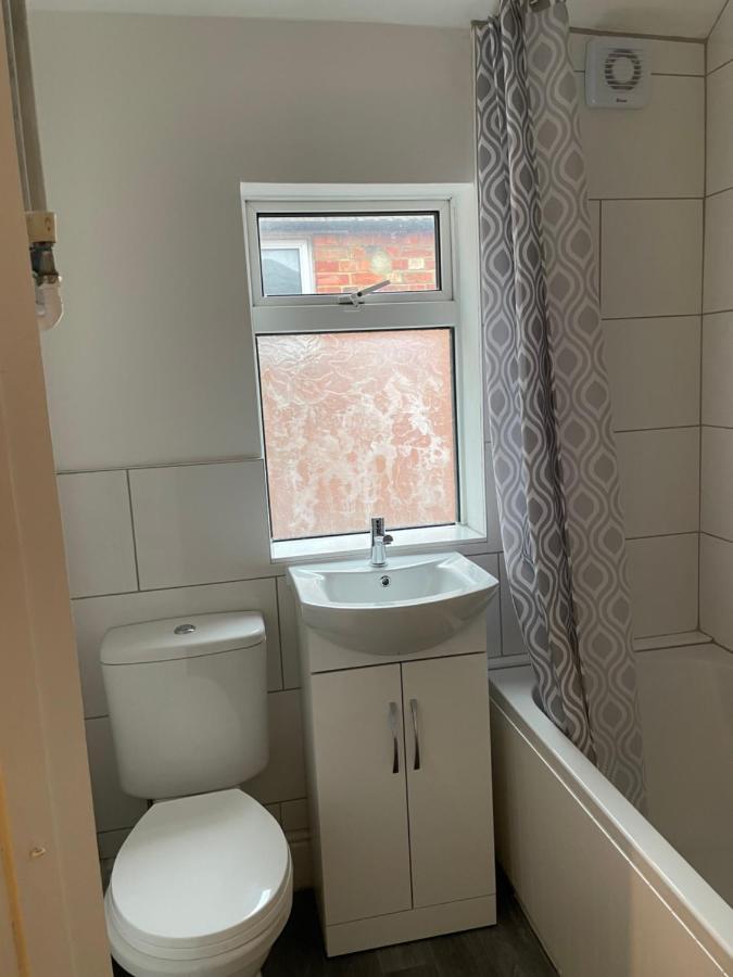 Rooms In A Victorian Comfortable 4-Bedroom House In Milton Keynes Rooms Not En-Suites Wolverton  Eksteriør billede